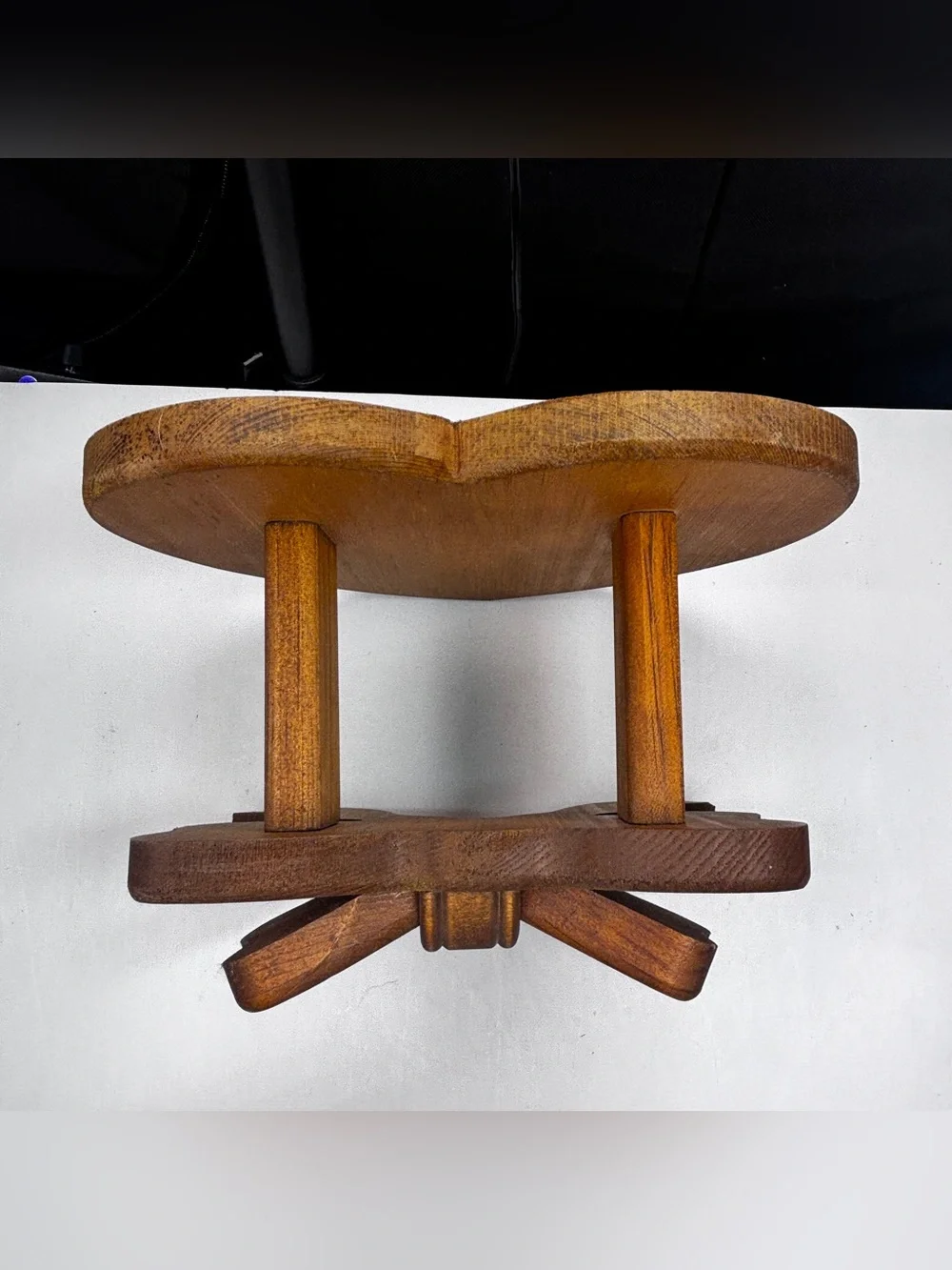 Antique Vtg Oak Wooden Bow Heart Pattern Wall Mounted Quilt Holder Grandma Core